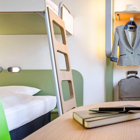 Ibis Budget Newport Extérieur photo