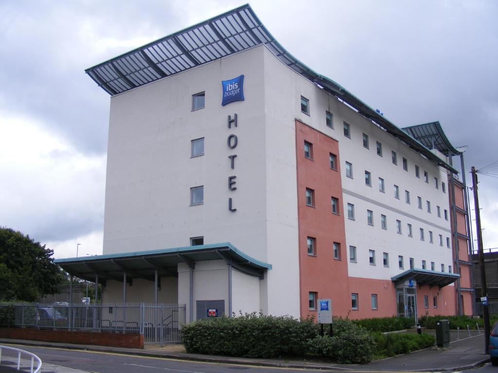 Ibis Budget Newport Extérieur photo