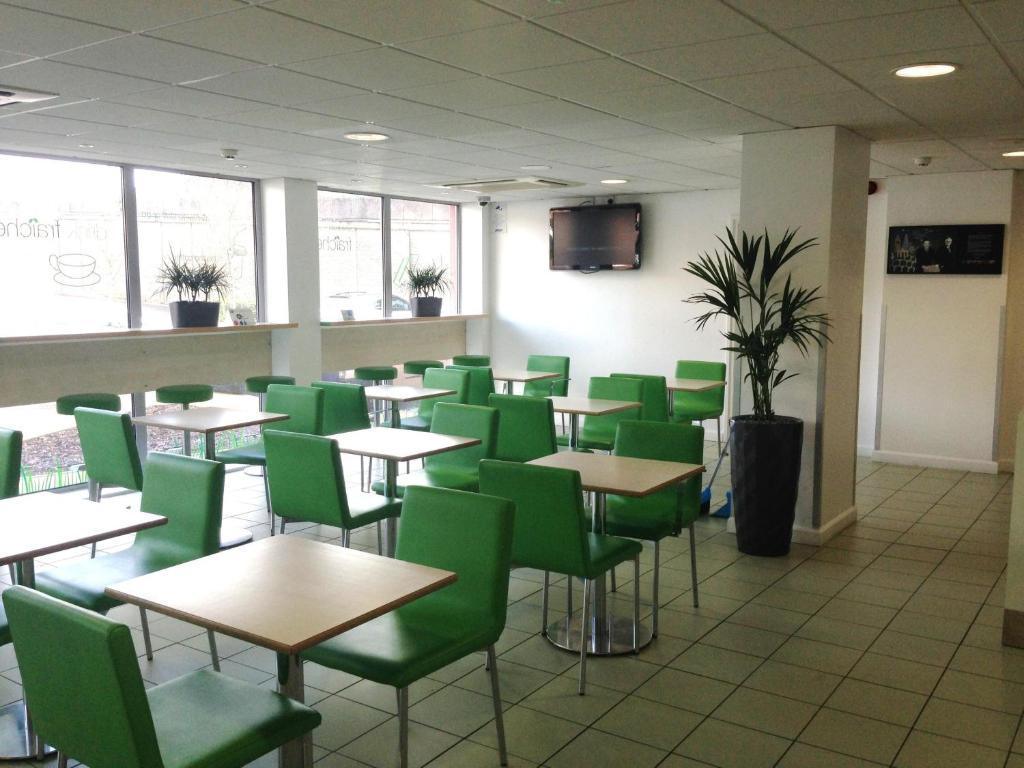 Ibis Budget Newport Extérieur photo