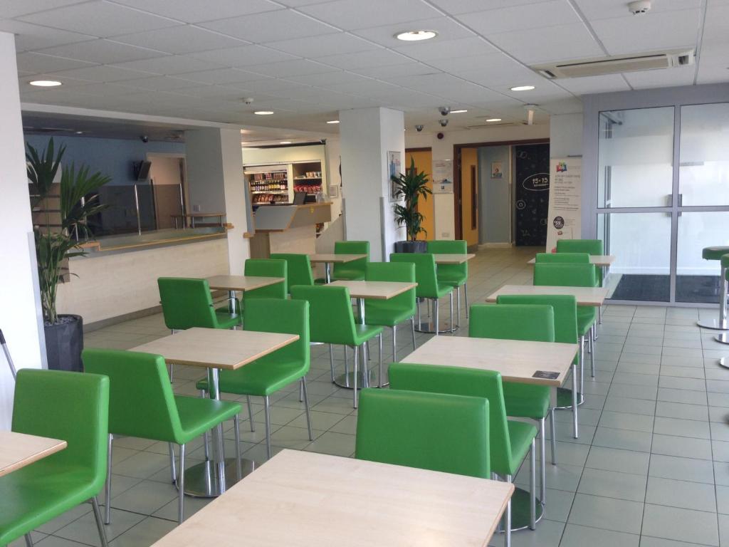 Ibis Budget Newport Extérieur photo