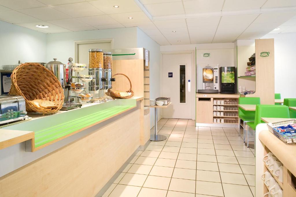 Ibis Budget Newport Extérieur photo